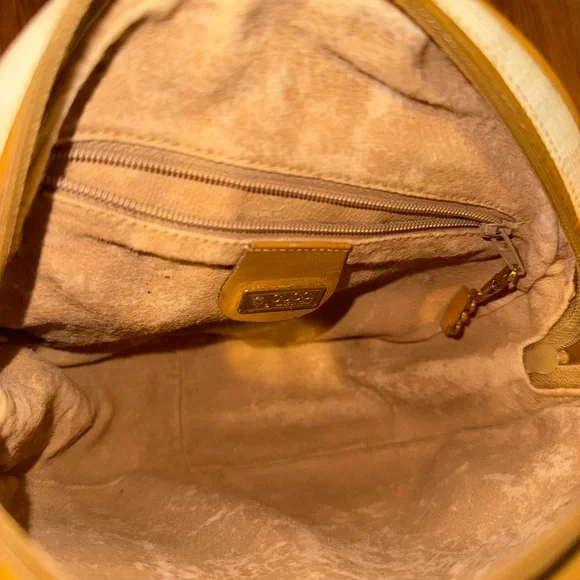 Authentic Vintage Gucci GG Supreme Crossbody Bag - Picture 8 of 9